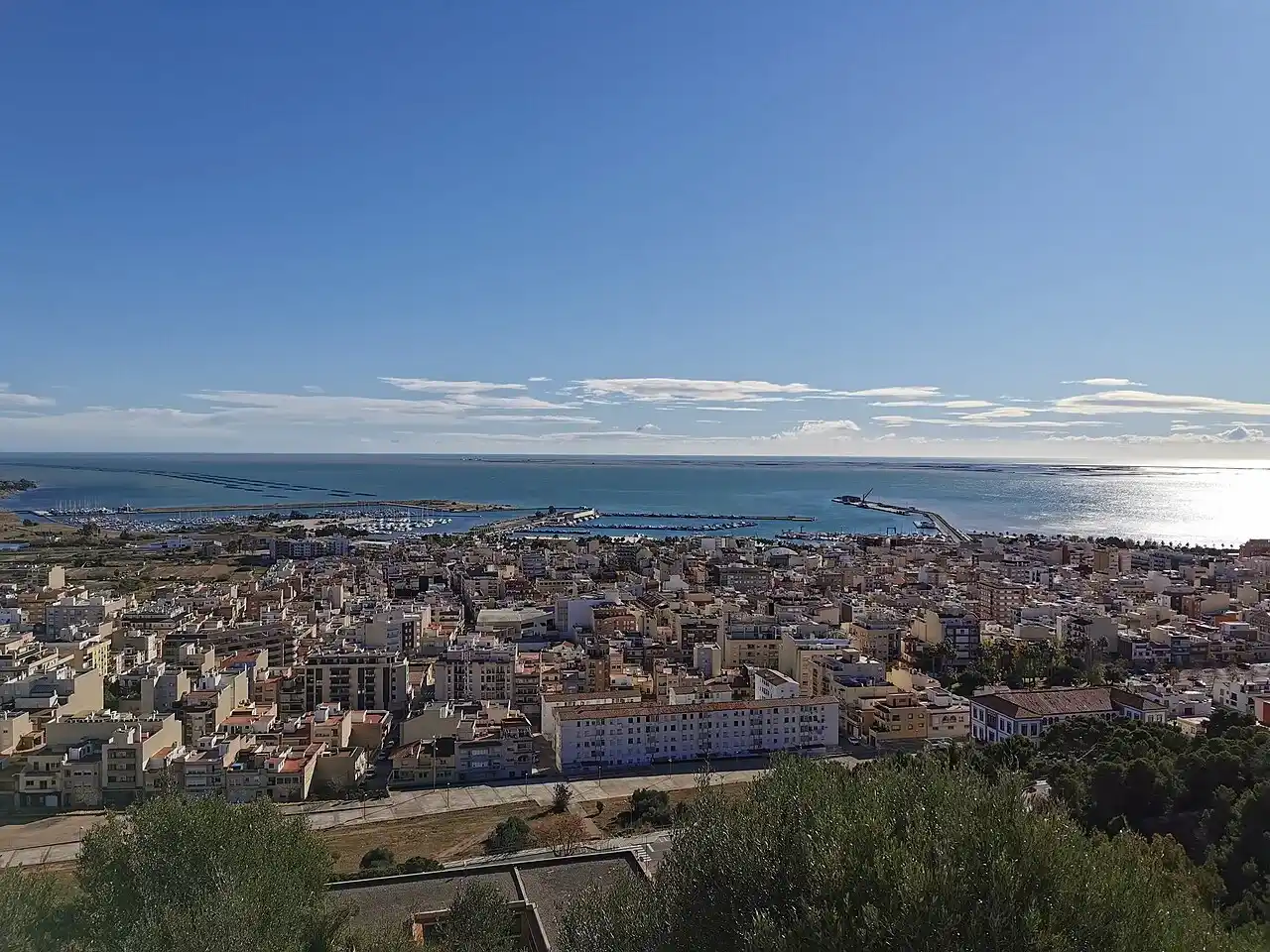 Mudanzas en San Carlos de la Rápita 7 Mudanzas en San Carlos de la Rápita: vehículo de La Seda junto al puerto, Tarragona