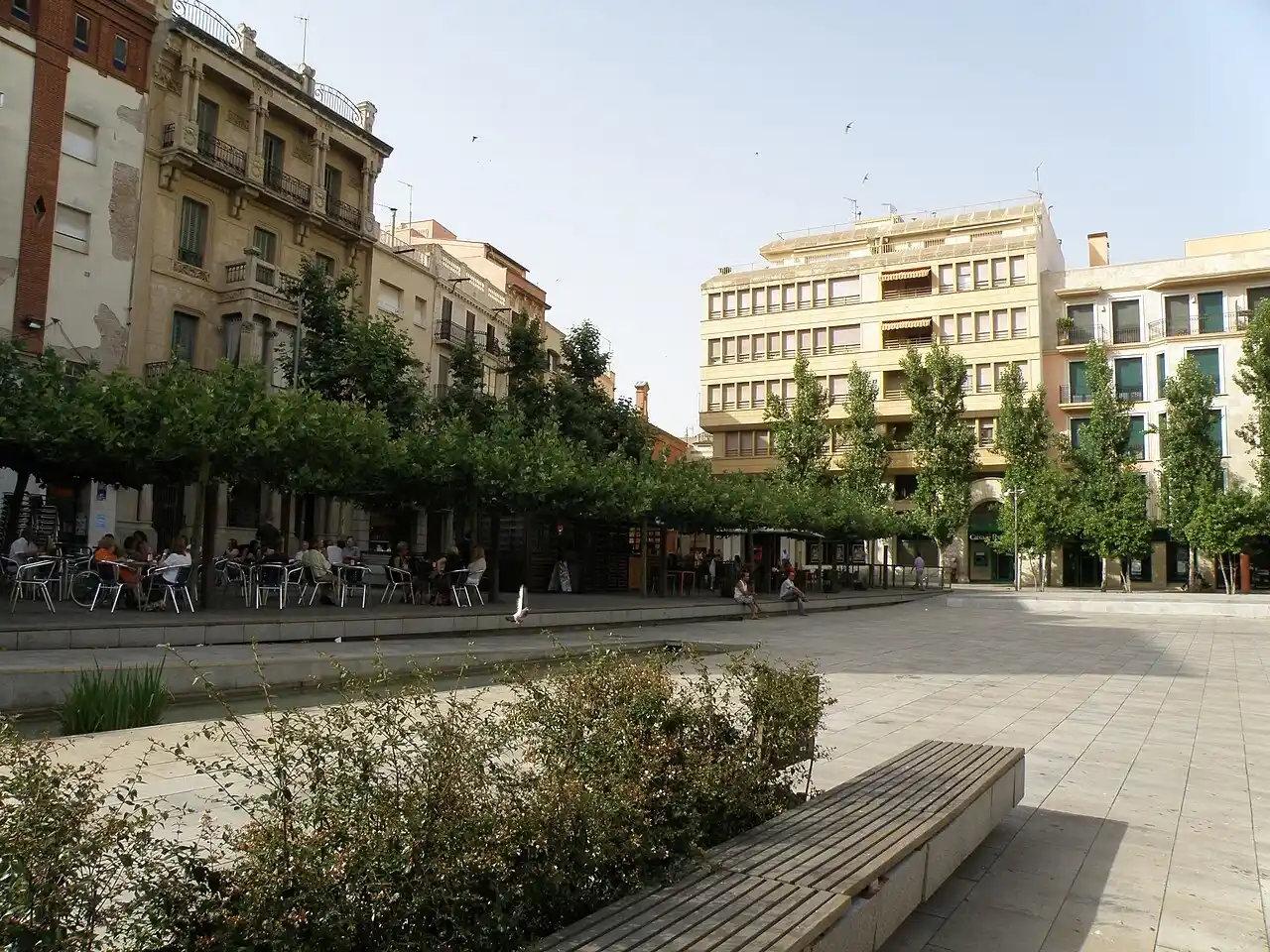 Mudanzas en Valls 7 Mudanzas en Valls: vehículo de La Seda junto al Barri Antic, Tarragona